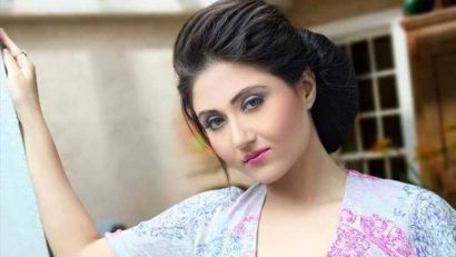 চুমু খেলে জাত যায় না : স্বস্তিকা